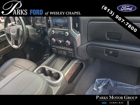 Used 2023 GMC Sierra 2500 Denali w/ Denali Black Diamond Edition AWD/4WD image 9