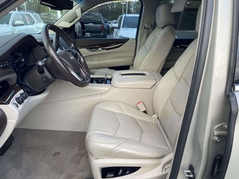 Used 2016 Cadillac Escalade Premium image 24