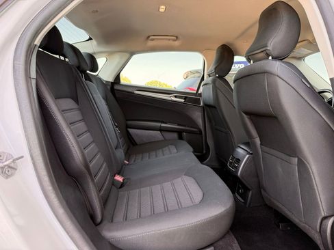 Used 2019 Ford Fusion SE FWD image 16