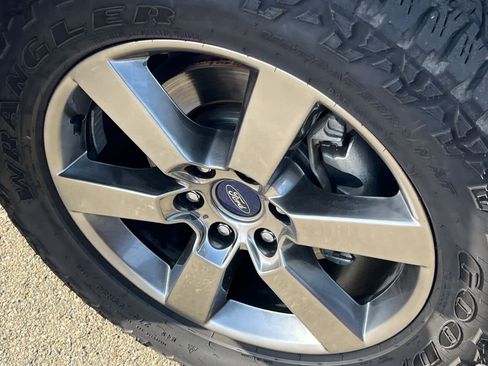 Used 2017 Ford F150 XLT w/ Equipment Group 302A Luxury image 10