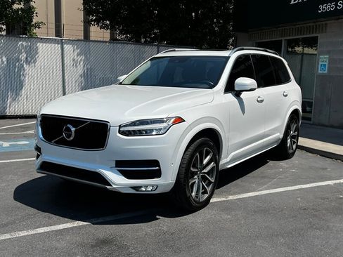 Used 2018 Volvo XC90 T5 Momentum w/ Convenience Package AWD/4WD image 3