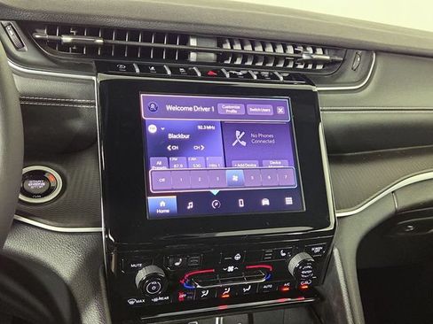Used 2024 Jeep Grand Cherokee L Altitude AWD/4WD image 21