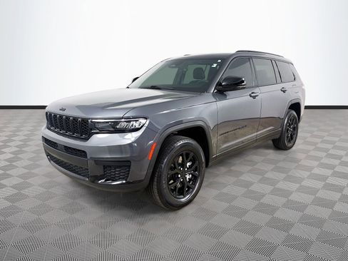 Used 2025 Jeep Grand Cherokee L Altitude AWD/4WD image 3