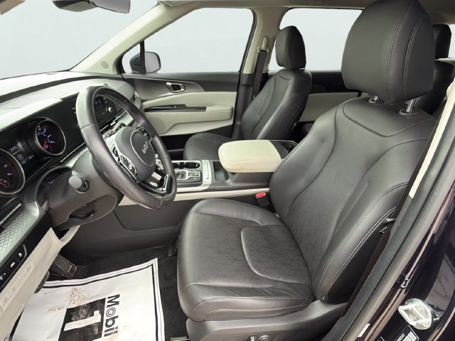 Used 2024 Kia Carnival LX FWD image 17