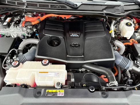 Used 2023 Toyota Sequoia Limited w/ Tow Technology Package AWD/4WD image 18