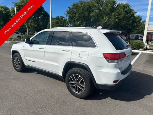 Used 2019 Jeep Grand Cherokee Laredo w/ 18" Wheel & 8.4" Radio Group AWD/4WD image 3