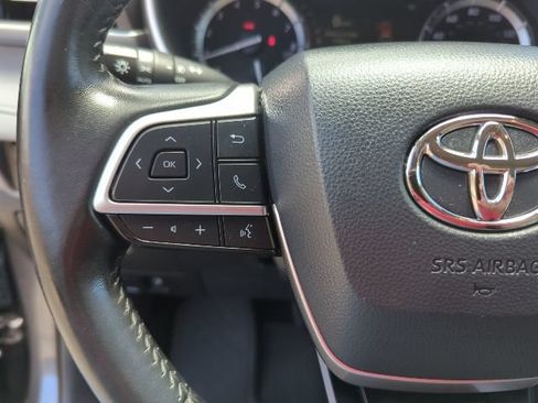 Used 2022 Toyota Highlander XLE AWD/4WD image 12