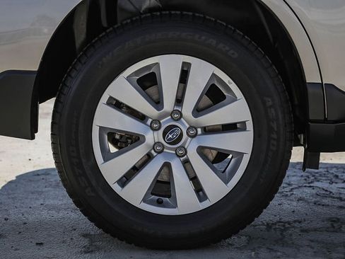 Used 2019 Subaru Outback 2.5i Premium image 12