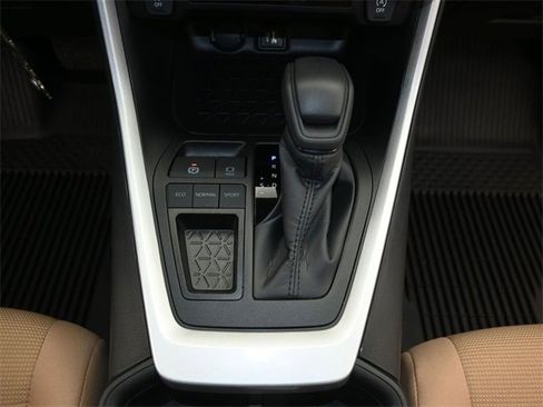 Used 2025 Toyota RAV4 LE image 8