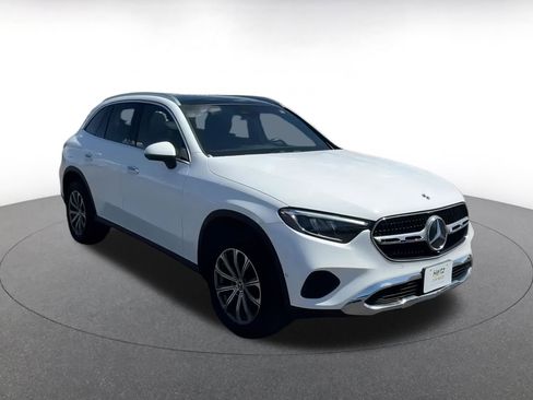 Used 2024 Mercedes-Benz GLC 300 image 2