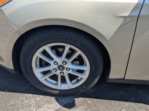 Used 2016 Ford Focus SE image 9