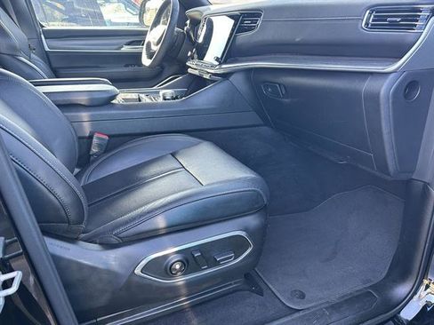 Used 2024 Jeep Wagoneer Series II w/ Flexible Seating Group image 20