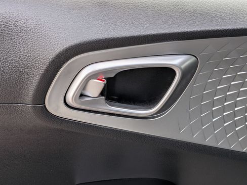 Used 2025 Kia Soul LX w/ LX Technology Package FWD image 27