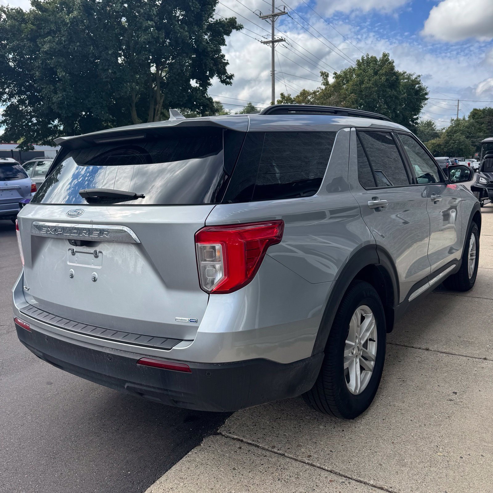 Used 2020 Ford Explorer XLT w/ Comfort Package AWD/4WD image 7