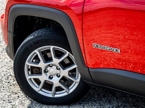 Used 2020 Jeep Renegade Latitude w/ Cold Weather Group AWD/4WD image 12