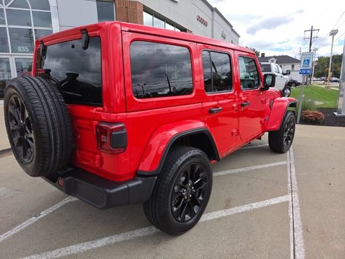 Certified 2025 Jeep Wrangler Unlimited Sahara w/ Safety Group AWD/4WD image 12