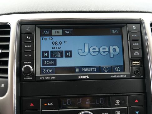 Used 2011 Jeep Grand Cherokee Laredo image 20