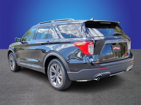 New 2024 Ford Explorer XLT w/ Equipment Group 202A image 4