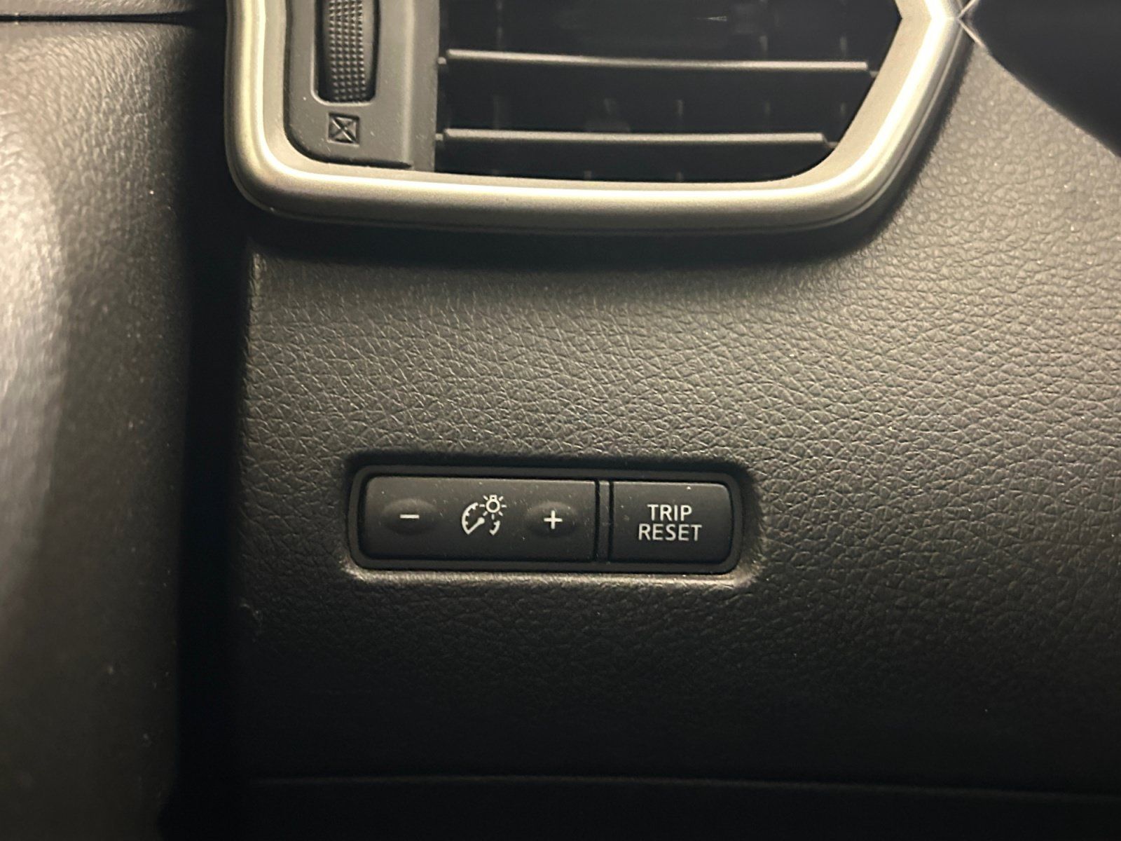 Used 2016 Nissan Rogue S FWD image 22