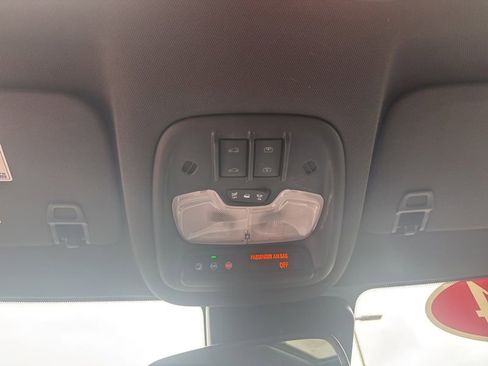 Used 2024 Chevrolet TrailBlazer RS w/ Convenience Package AWD/4WD image 36