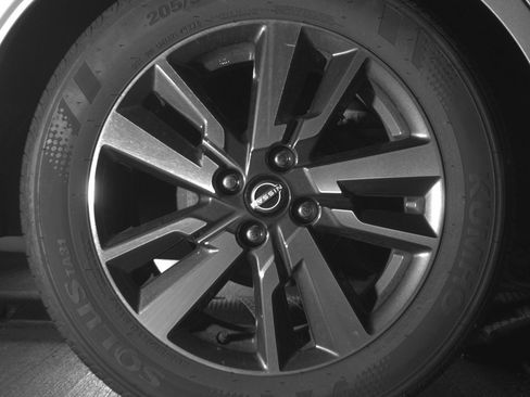 Used 2025 Nissan Versa SV image 15