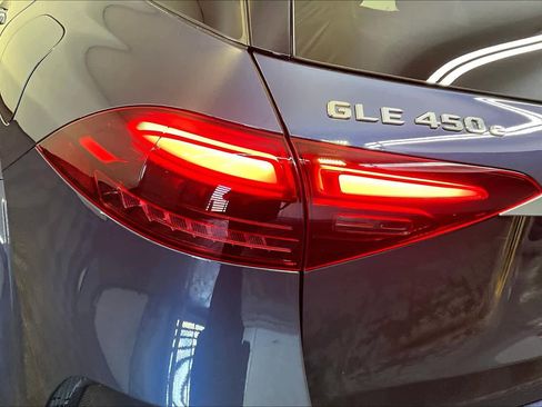 Used 2024 Mercedes-Benz GLE 450e 4MATIC image 28