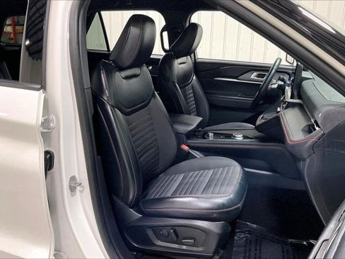 Used 2025 Ford Explorer ST-Line image 7