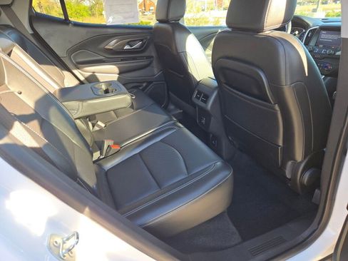 Used 2022 GMC Terrain SLT image 11