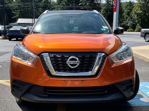 Used 2019 Nissan Kicks SV FWD image 2