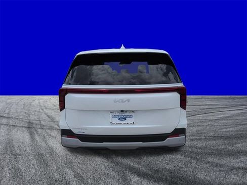 Used 2025 Kia Carnival FWD image 5