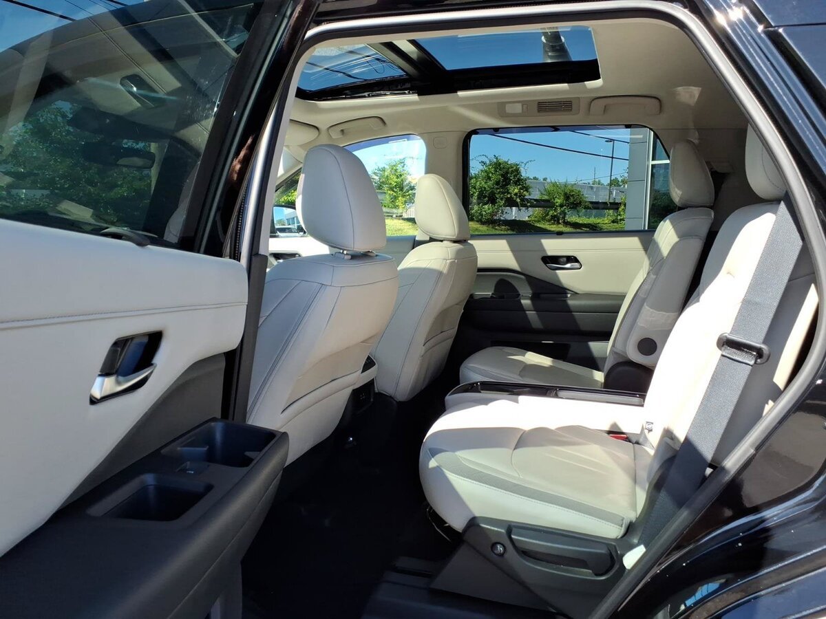 Used 2023 Nissan Pathfinder SL w/ SL Premium Package AWD/4WD image 22