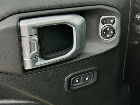 Used 2019 Jeep Wrangler Unlimited Rubicon image 15