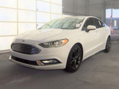 Used 2018 Ford Fusion SE w/ Equipment Group 201A FWD image 1