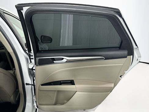 Used 2018 Ford Fusion SE image 27