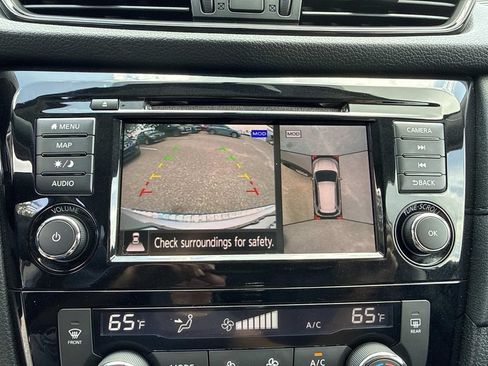 Used 2018 Nissan Rogue SV w/ Premium Package FWD image 24