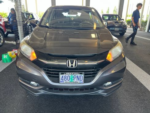 Used 2017 Honda HR-V EX image 2