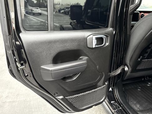 Used 2022 Jeep Wrangler Unlimited Rubicon image 24