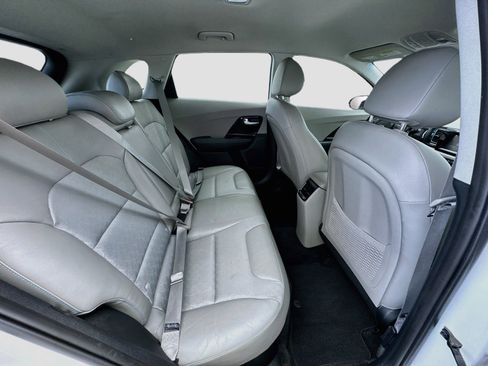 Used 2018 Kia Niro EX FWD image 18