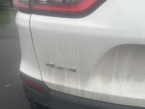 Used 2020 Jeep Cherokee Limited image 24