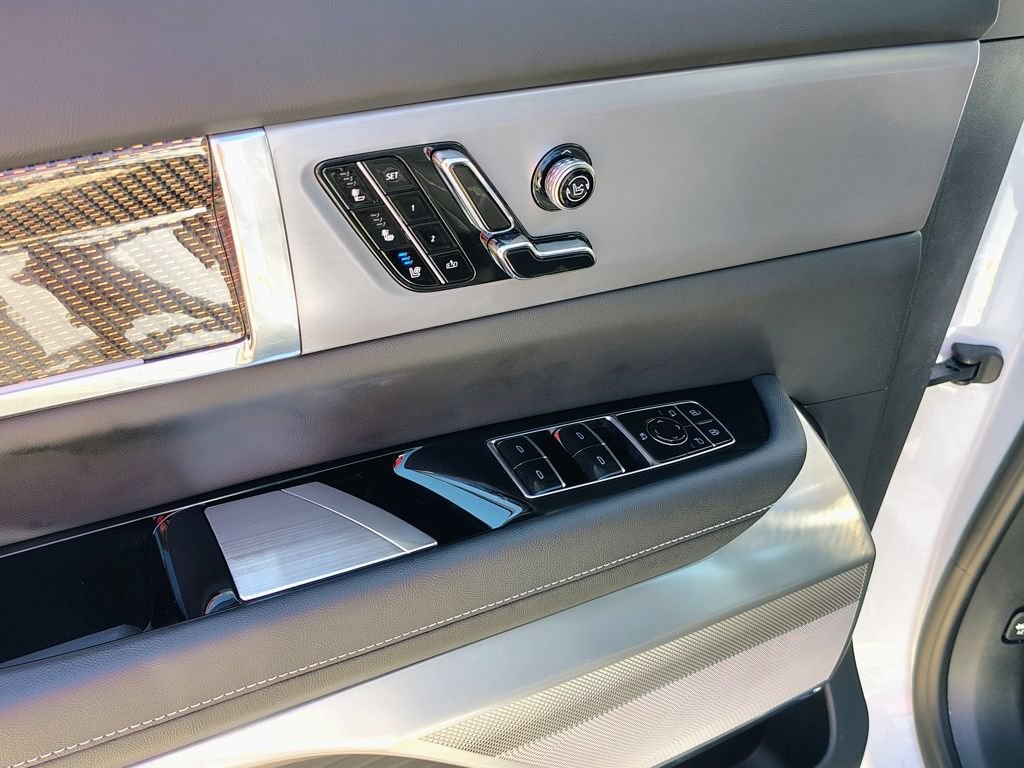 Used 2026 Cadillac Vistiq Sport w/ LPO, Floor Liner Package AWD/4WD image 21