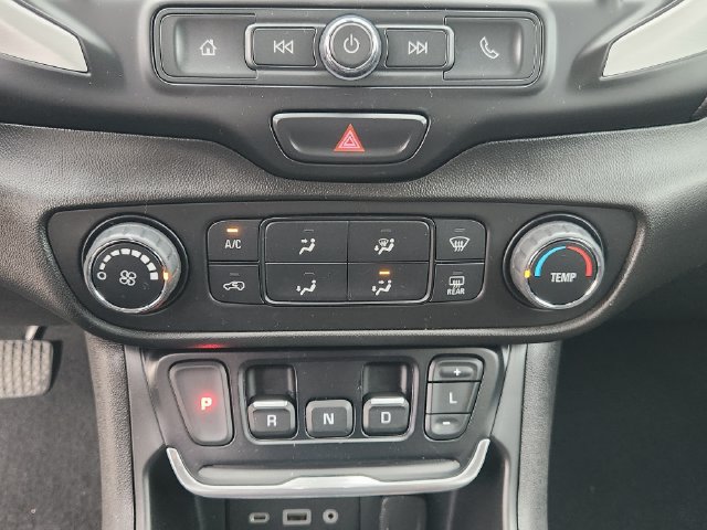 Used 2021 GMC Terrain SLE FWD image 17