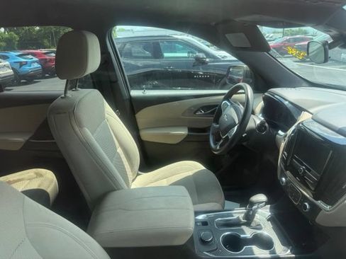 Used 2023 Chevrolet Traverse LS AWD/4WD image 5