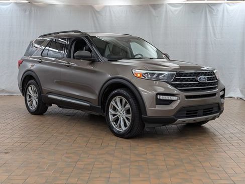 Certified 2021 Ford Explorer XLT w/ Equipment Group 202A AWD/4WD image 1
