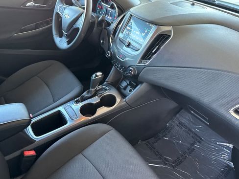 Used 2017 Chevrolet Cruze LT w/ Convenience Package FWD image 15