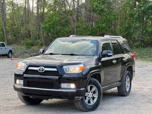 Used 2011 Toyota 4Runner SR5 w/ Convenience Pkg AWD/4WD image 2