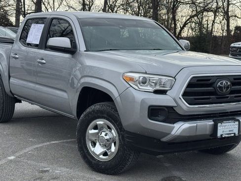 Used 2018 Toyota Tacoma SR image 1