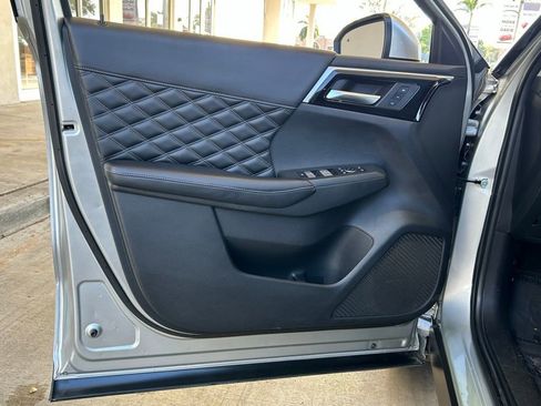 Used 2022 Mitsubishi Outlander SEL image 38