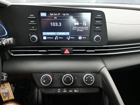 Used 2025 Hyundai Elantra SE FWD image 40