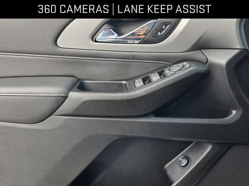 Used 2024 Chevrolet Traverse LT FWD image 23