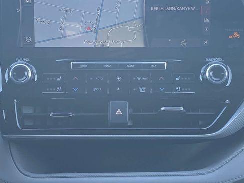 Used 2021 Toyota Highlander Platinum AWD/4WD image 19